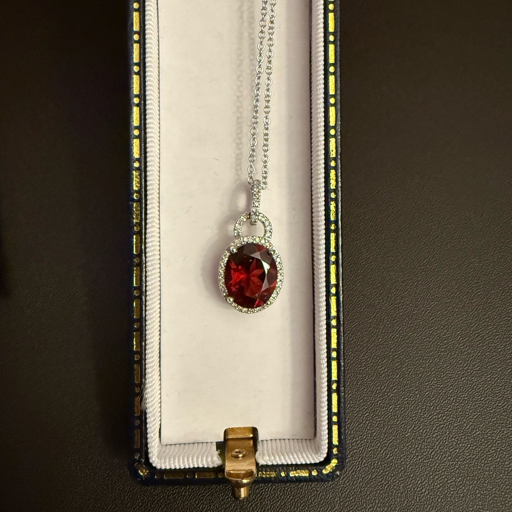 Elegant Silver Necklace with Red Gemstone